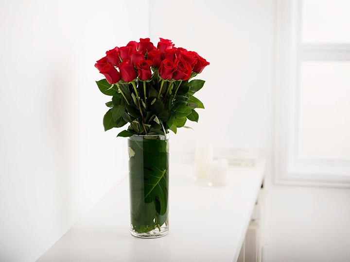 Long Stemmed Red Roses with Vase (12 - 36 Flowers)